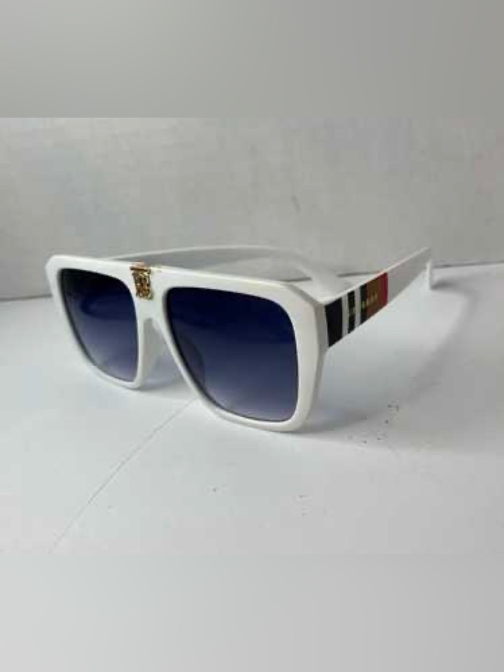 Burberry sunglasses 🕶️